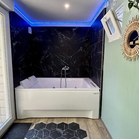 Terre & Mer'Veilles 2, Appartement Avec Spa Pour 2 Personnes Favieres  Bagian luar foto