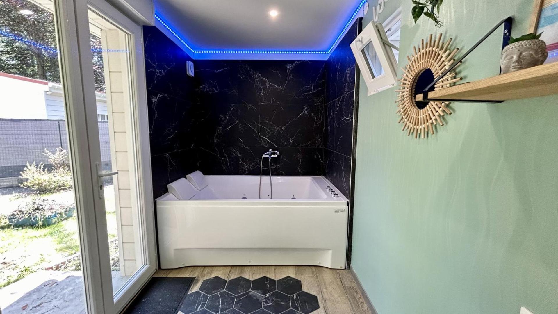 Terre & Mer'Veilles 2, Appartement Avec Spa Pour 2 Personnes Favieres  Bagian luar foto